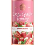 vinho-portugues-casal-garcia-fruitzy-morango-2.jpg