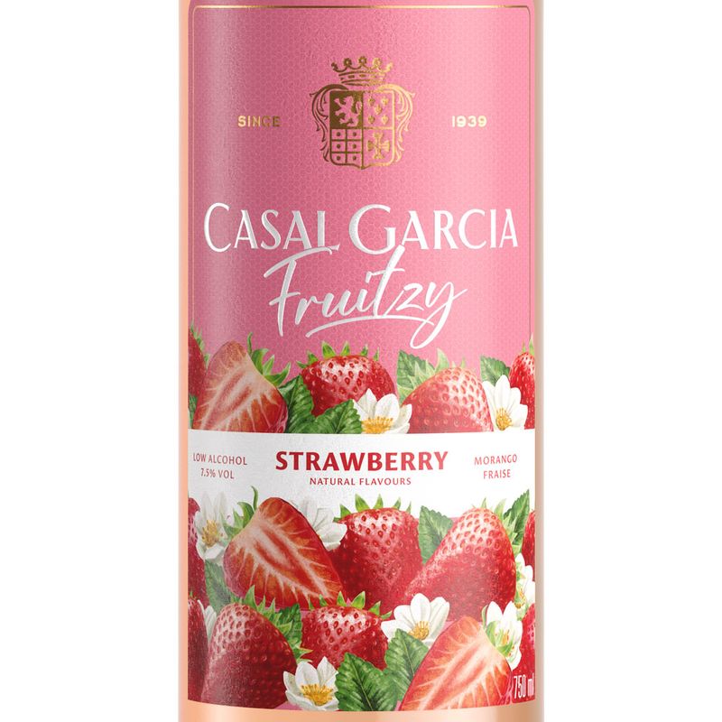 vinho-portugues-casal-garcia-fruitzy-morango-2.jpg